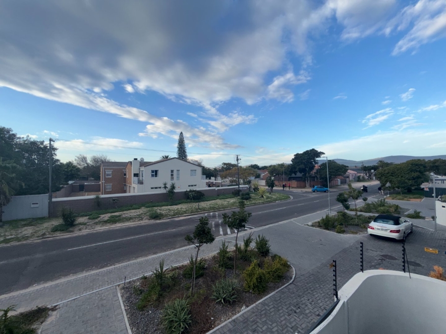 1 Bedroom Property for Sale in Table View Western Cape